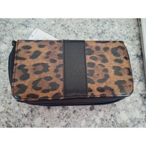Mundi Faux Leather Women's‎ Cheetah Leopard Animal Print Pattern Wallet NWT